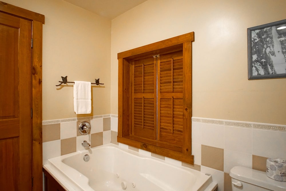 Camp 4 # 11: 3 Bedrooms + Bonus Sleeping Den, 3.5 Baths: Slope Side