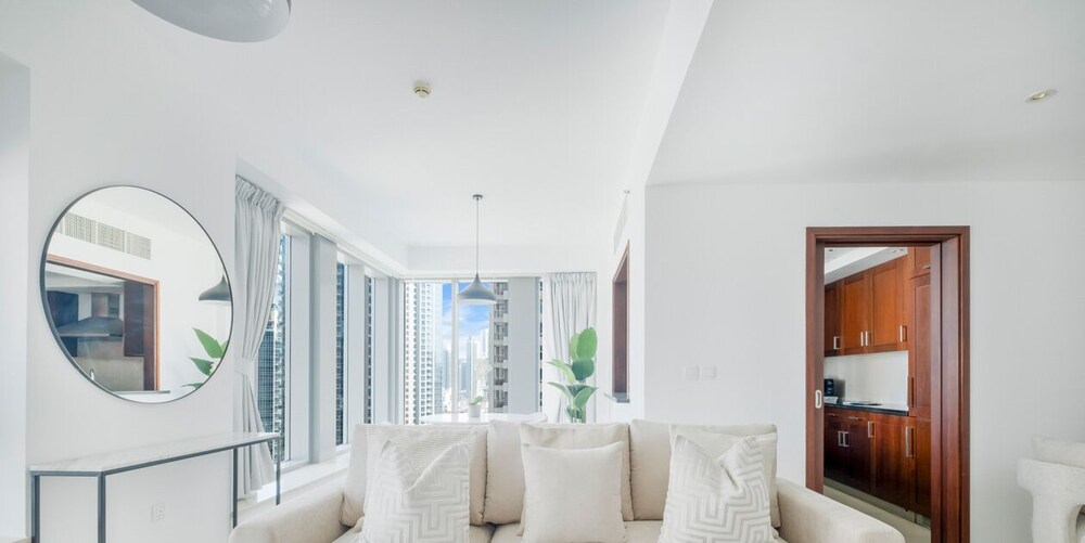 LUX  The Fountain View Suite