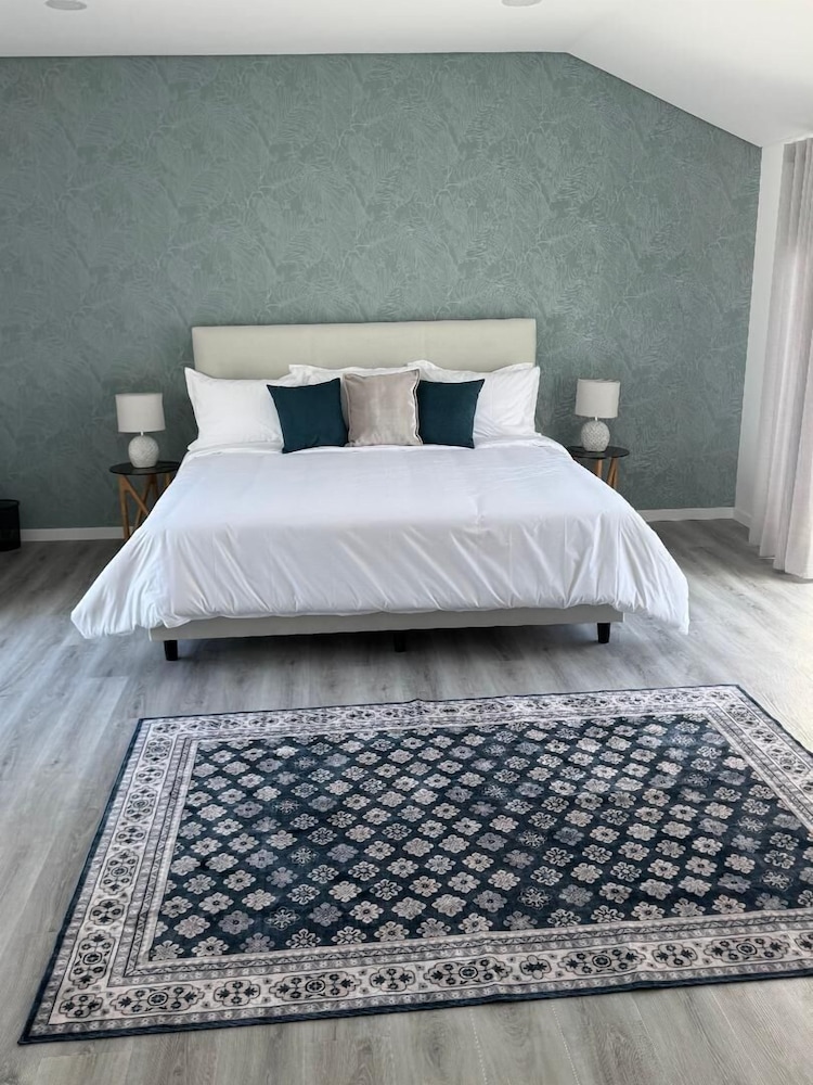 Bella Casa Bed & Breakfast