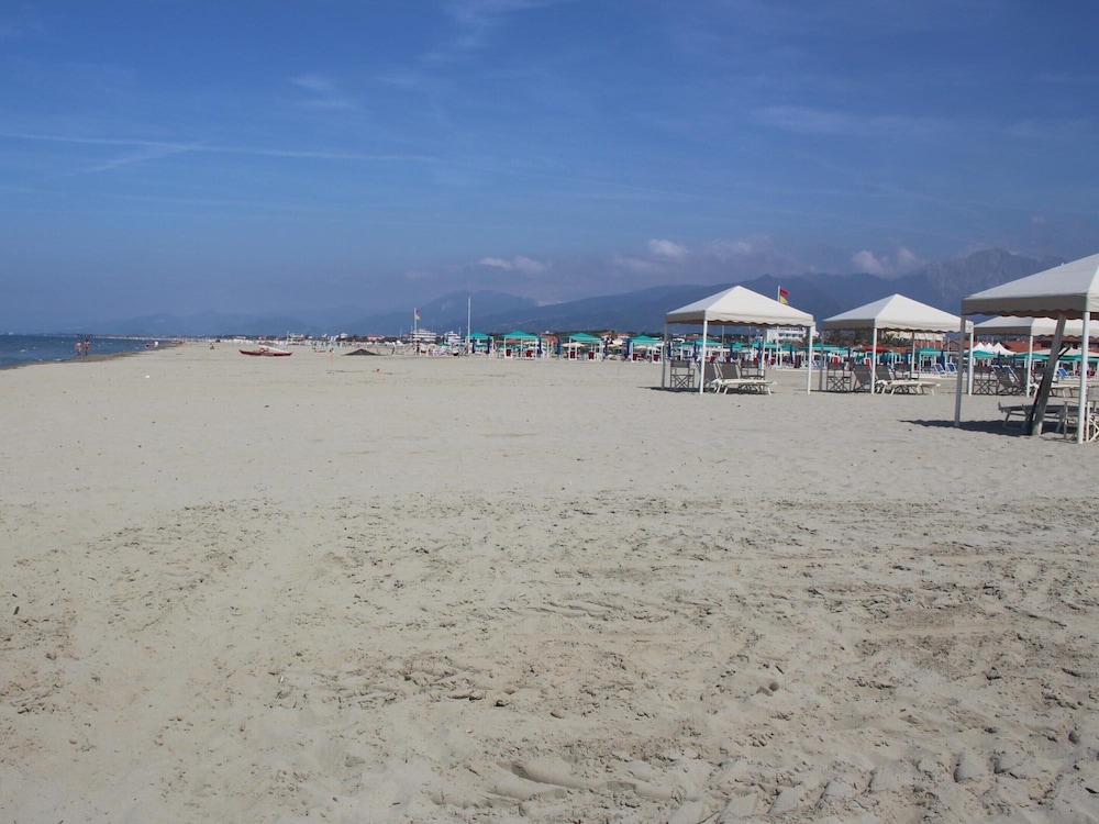 Holiday House in Versilia With Pool & Beaches view 5