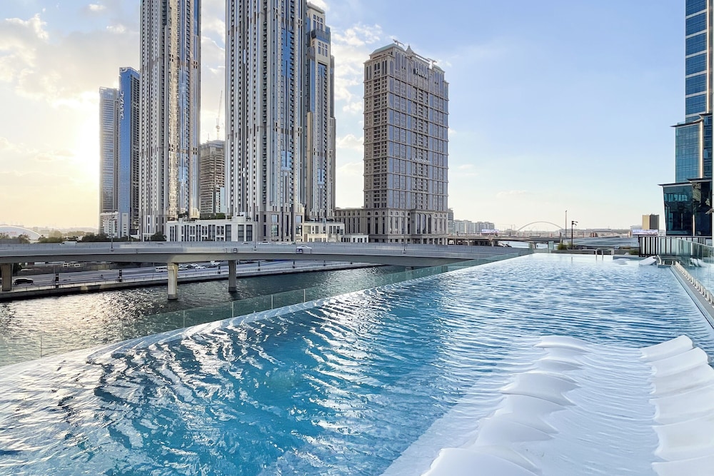 SIMPLY COMFORT Missoni Top Floor with Sea, Canal and Burj Khalifa Views