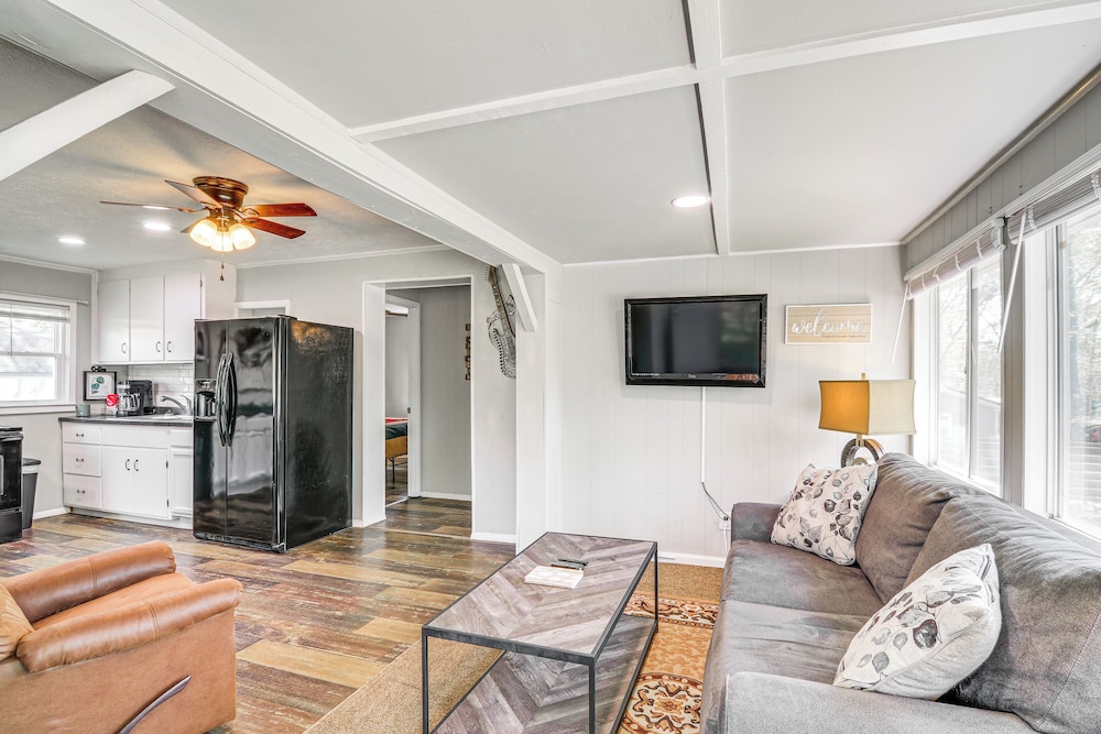 Pet-friendly Somerset Cottage Near Boat Ramps!