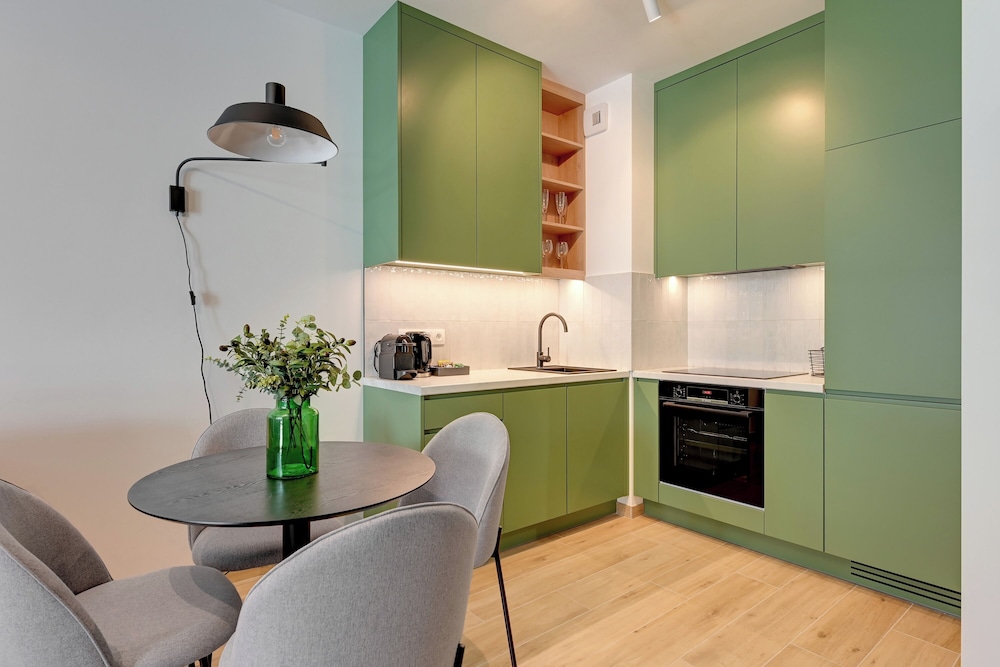 Doki Living - Foodhall & Parking by Downtown Apartments