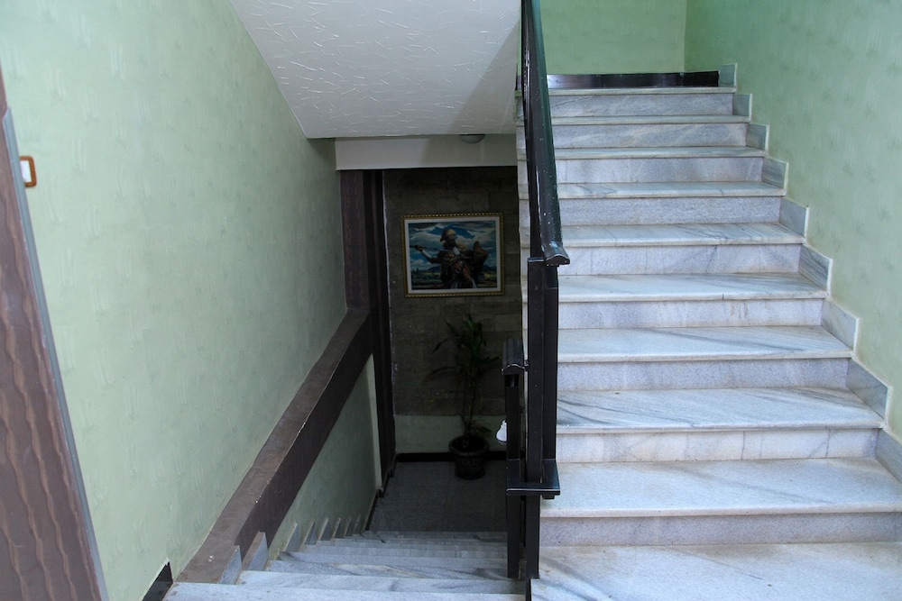 Bnow Hotel