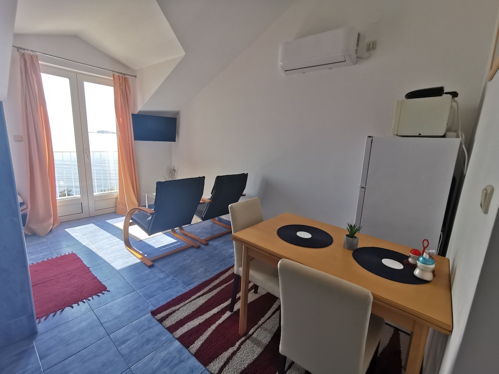 Apartments Lira