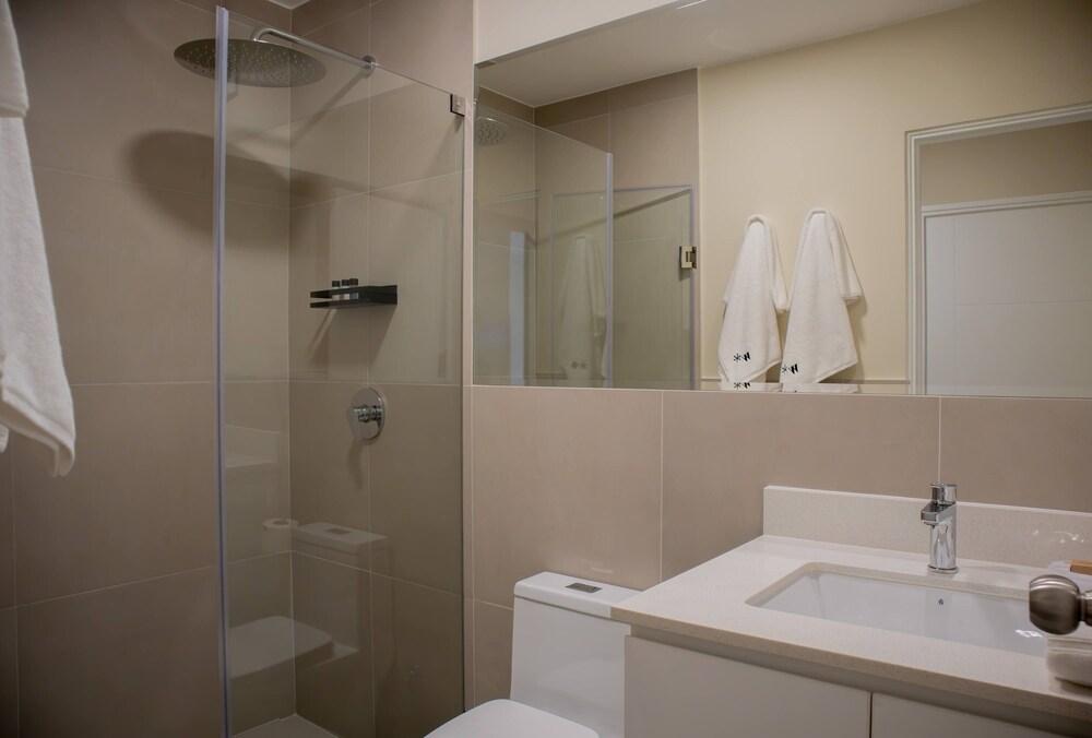 w Chic 1BR Apartment w Scenic Balcony in Central Miraflores