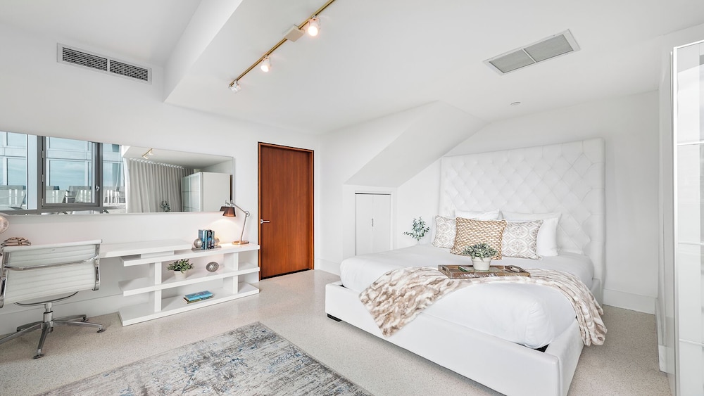 Luxury Vacation Rentals at The Setai by LRMB