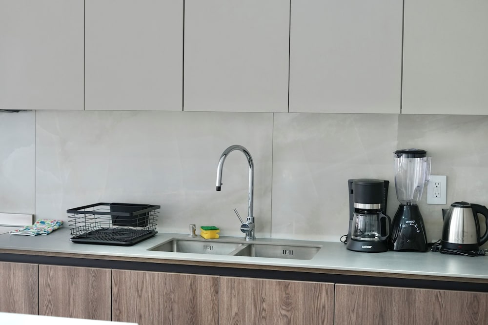 Seis Residences