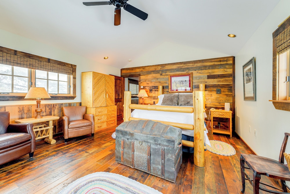 On 20 Scenic Acres: Mtn Retreat in Star Valley