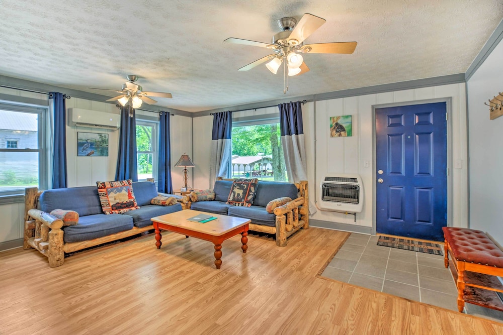 Charming Getaway + Fire Pit Near Hikes & Lake view 5