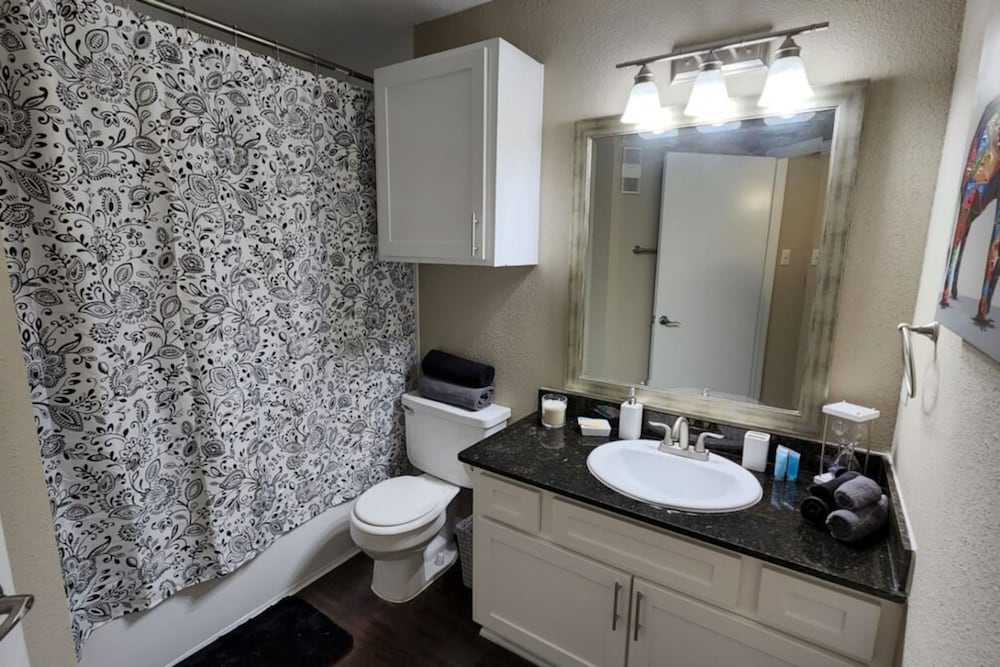 Medical Center 2BR With Resort Amenities