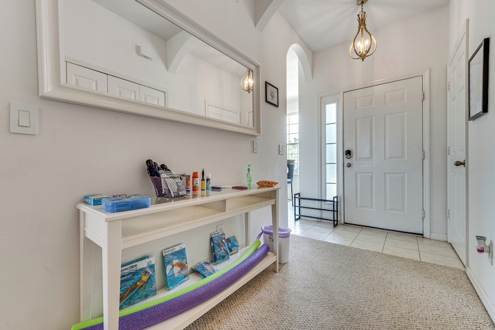 10 Mi to Disney World: Townhome w/ Community Pool!