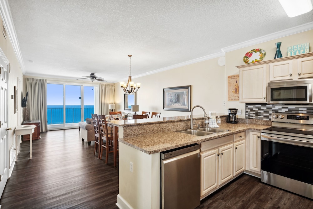 Twin Palms by Book That Condo