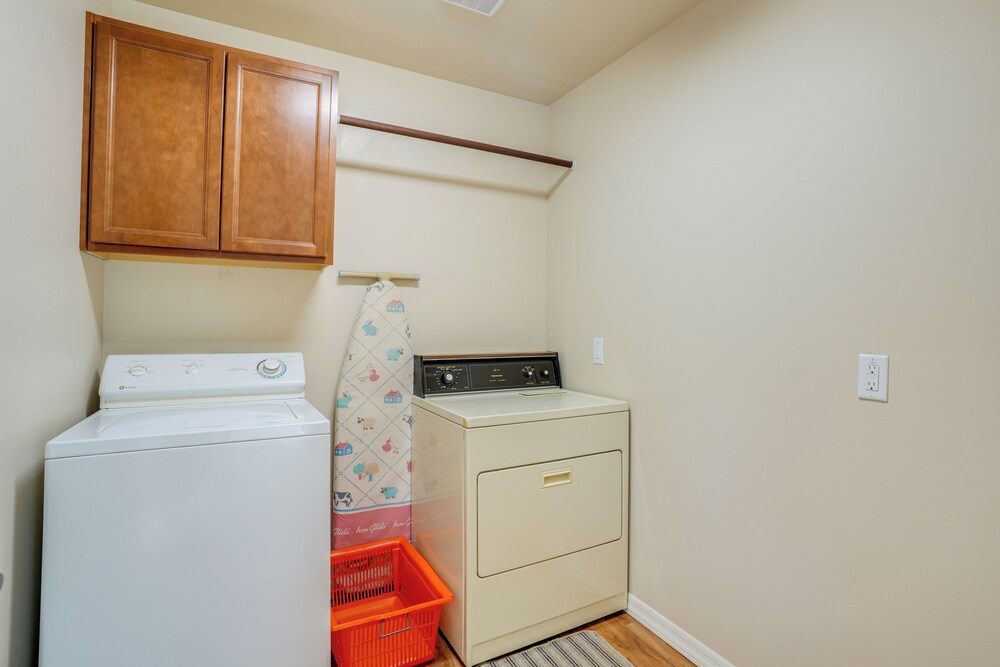 3 Mi to Downtown Prescott - Spacious Home w/ Patio