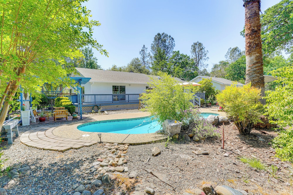 10 Mi to Redding: Serene Escape w/ Spacious Yard!
