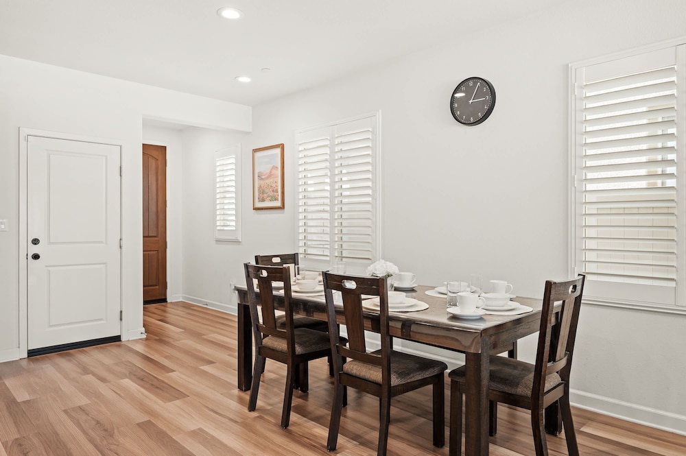 Comfort Style Home Near the Airport