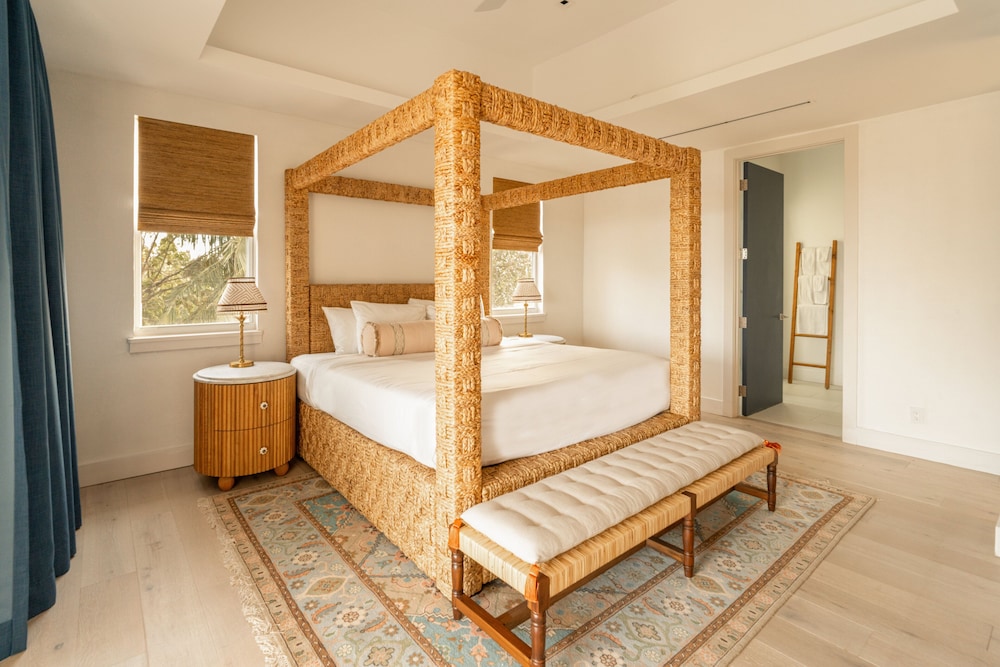 Private Pool Villa at Coral Sands Steps to Pink Sand Beach & Resort Amenities