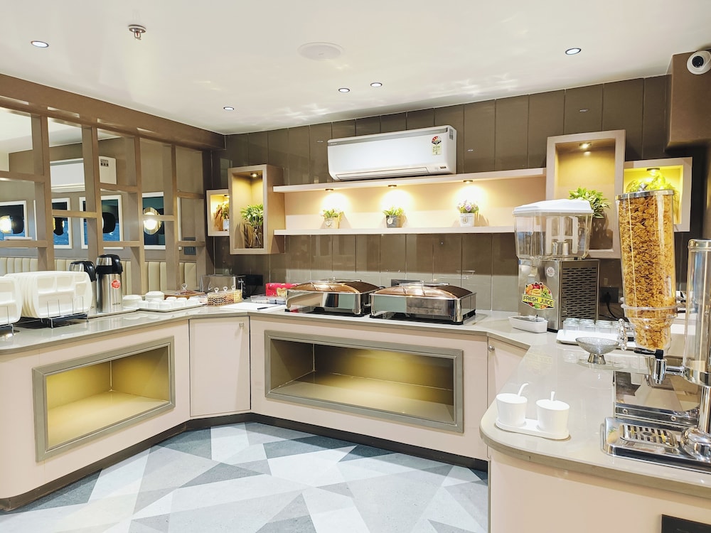 Hotel Maskan Surat