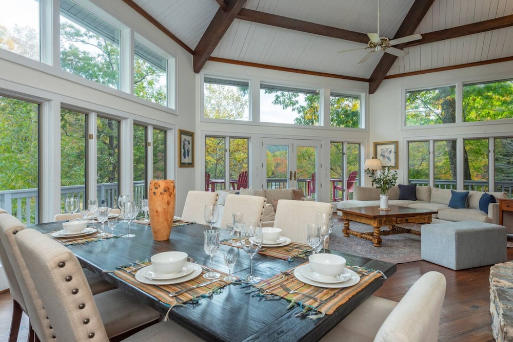 Riverfront Sanctuary Your Mountain Getaway
