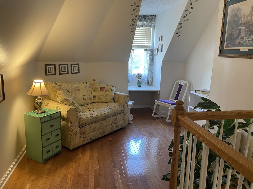 Carriage Lane Inn