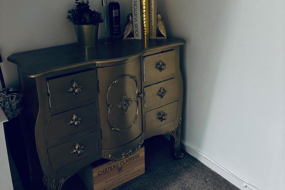 House - Sleeps 6, Hot-tub & Free Parking