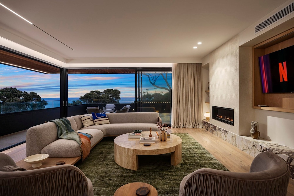 Blanc de Noir Luxe Grandeur Heated Pool and Spa - Image 4