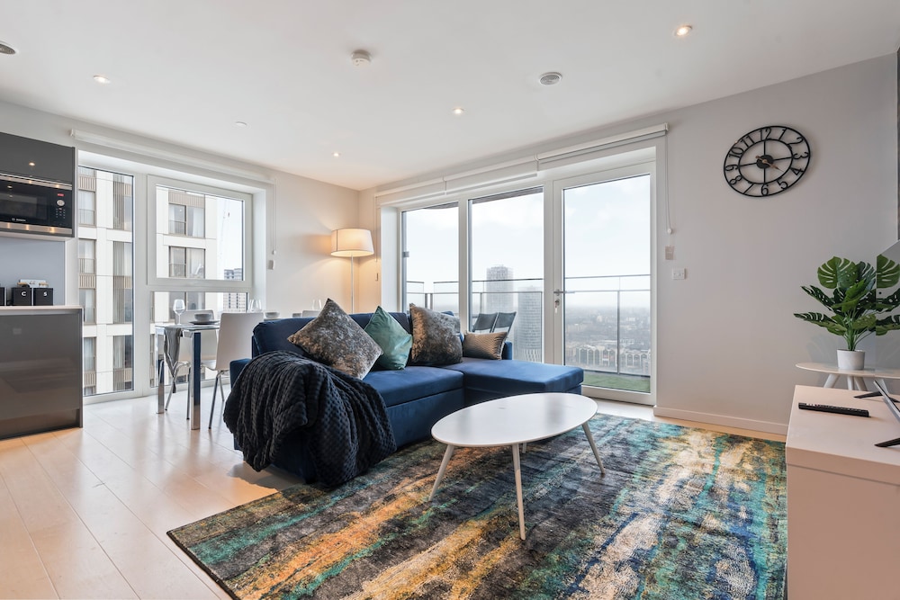 Elegant 2 Bed Apartment Within Many Attractions