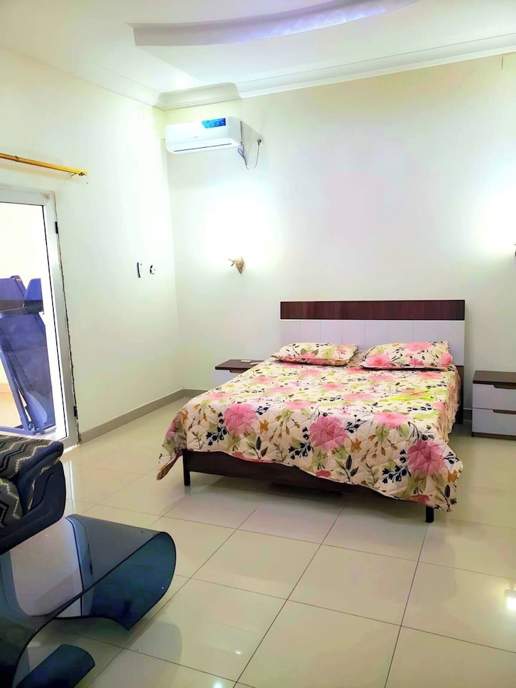 Serene 5-bedroom Apartment in Kinshasa's 10ème Rue Limete-résidentiel