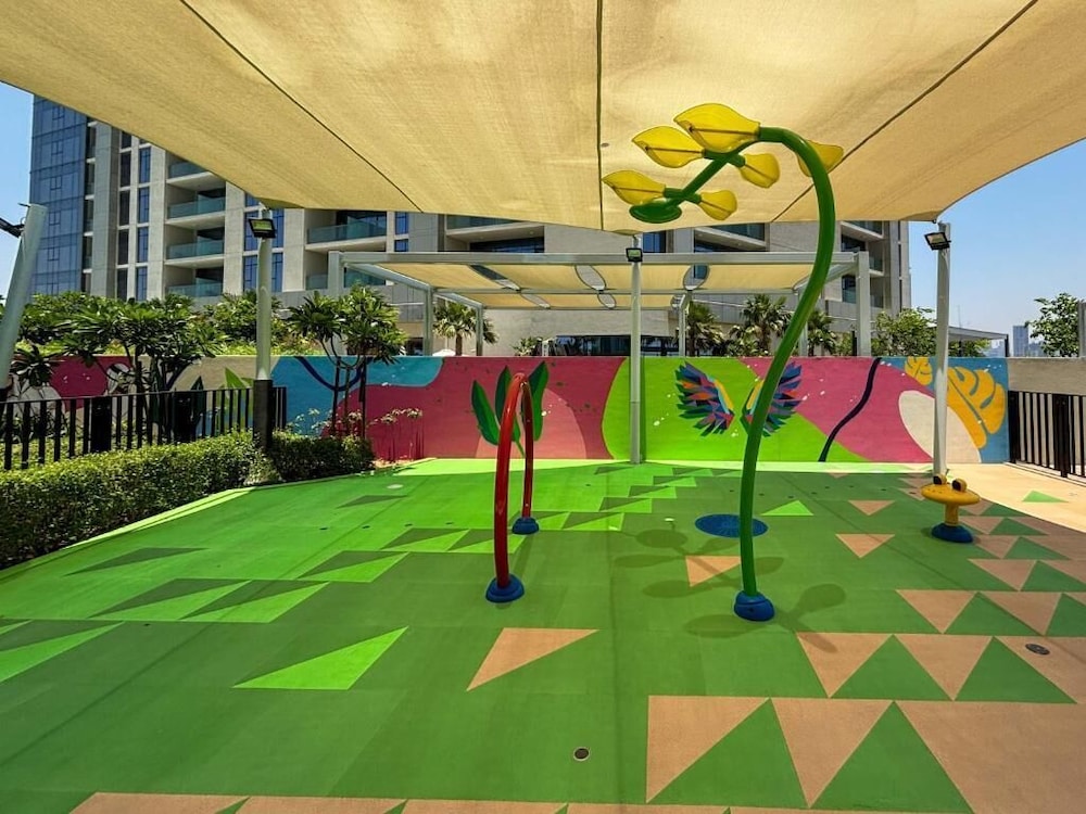 Keyrock Living- Luxe 2BR in Business Bay