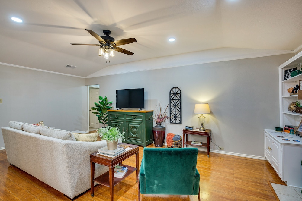 Darling Waxahachie Home w/ Yard  Fire Pit! - Property Image 20