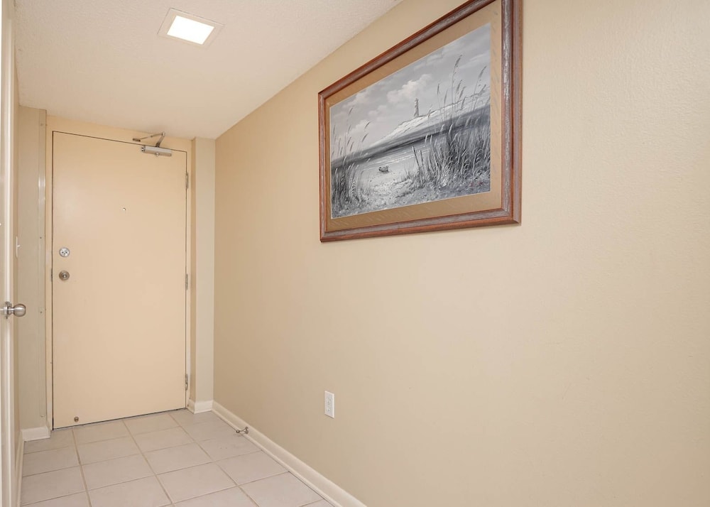 Phoenix Vi 6513 3 Bedroom Condo