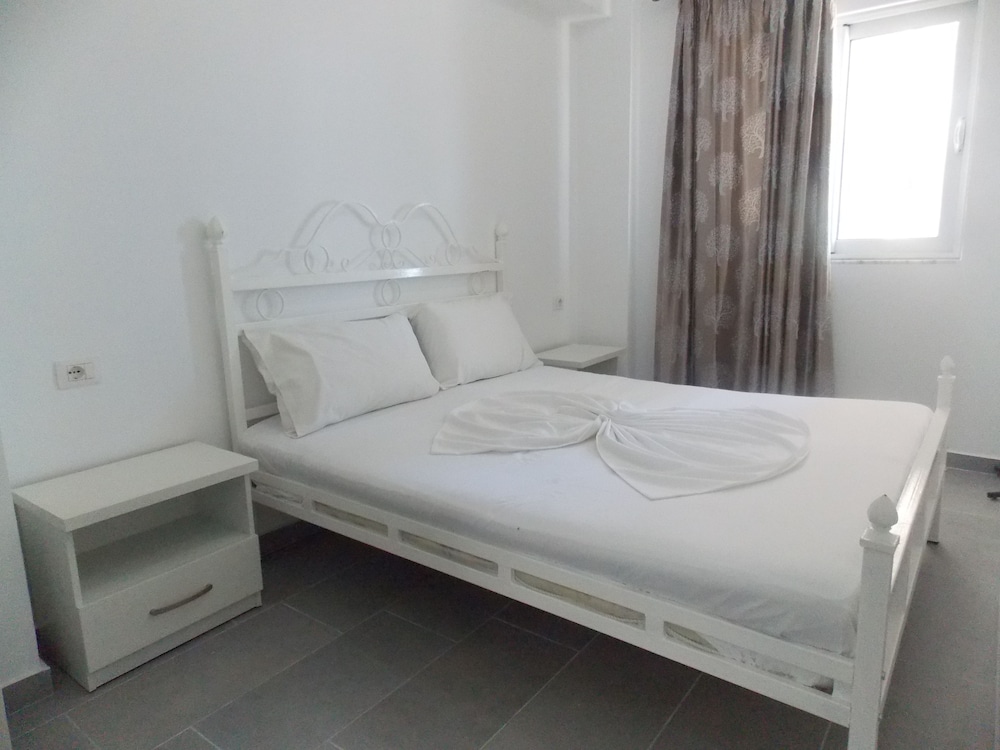 Santa Paola Hotel - In Sarandë (Kodrra)