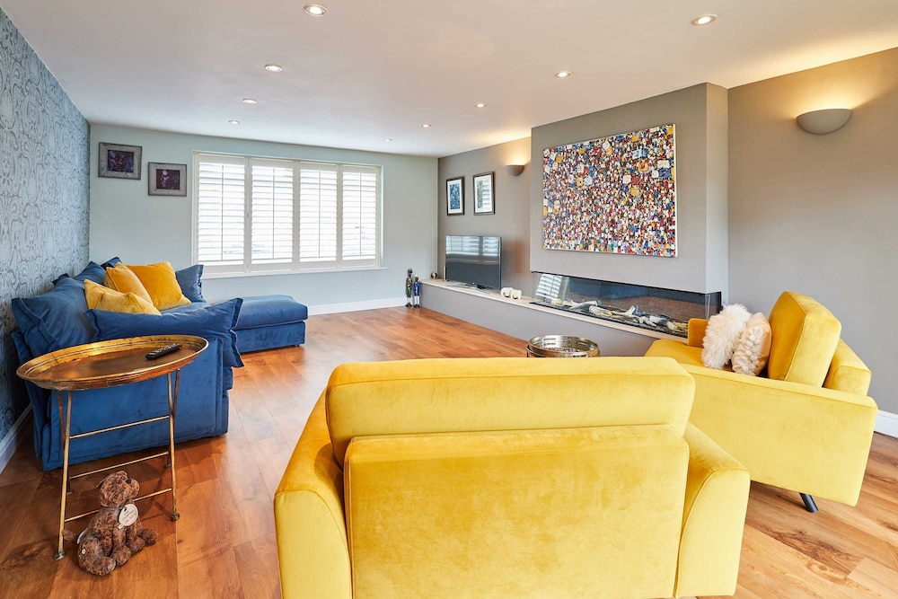 Host Stay Chestnut Close