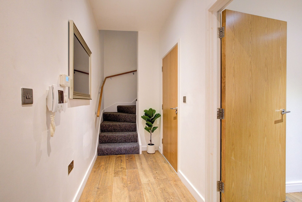 Hybrid Resi Greenwich