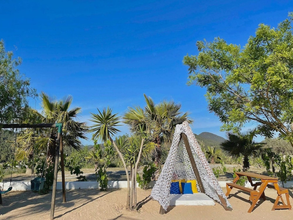 Holiday Home Near Stunning Beaches