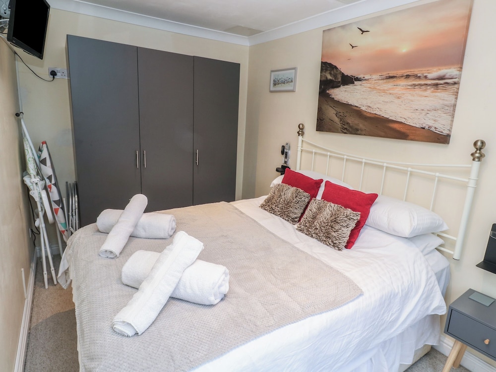 5 Lyonesse Apartments