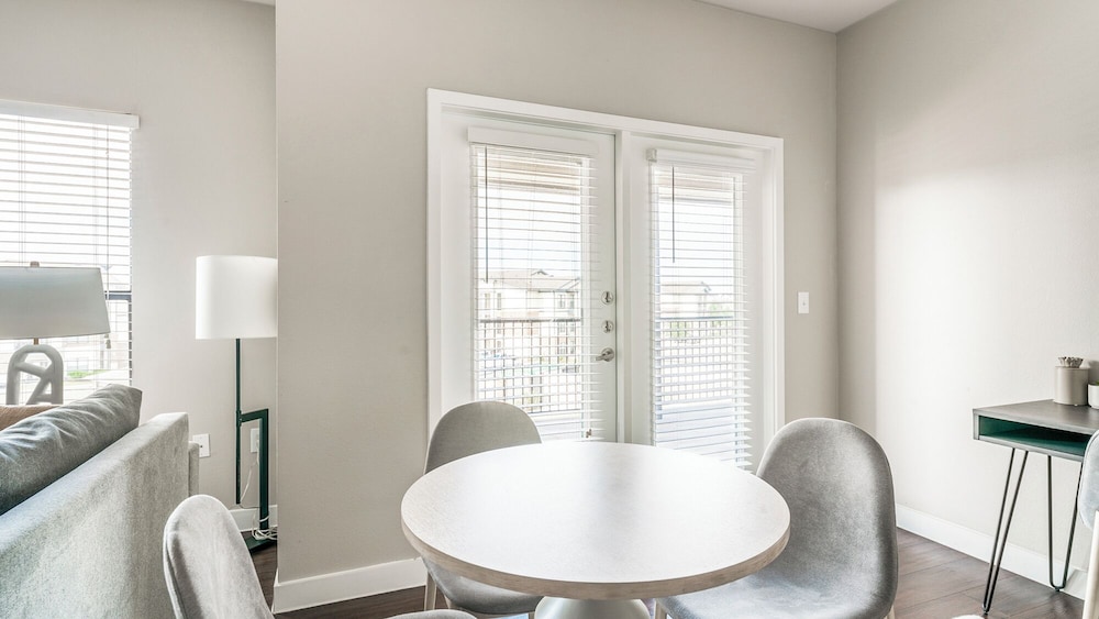 Landing Apartments - Grand Harbor
