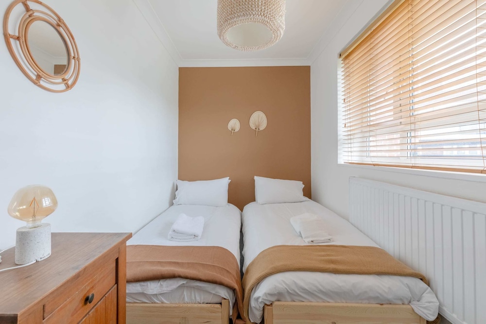 Spacious 3BD Flat, Close to Tube - Fulham!