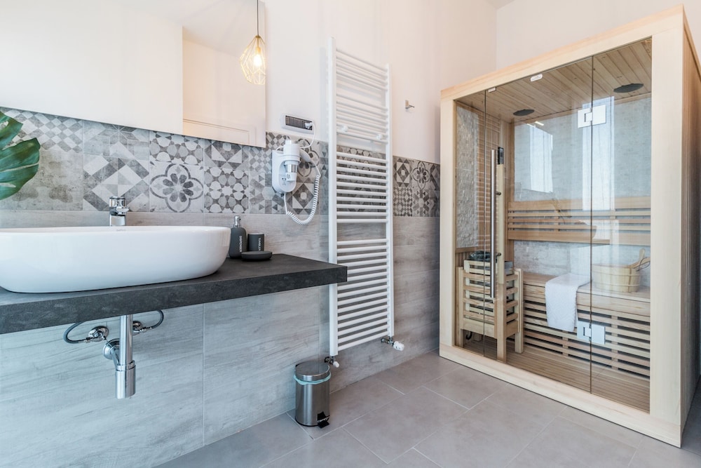 4 Star Suite SPA