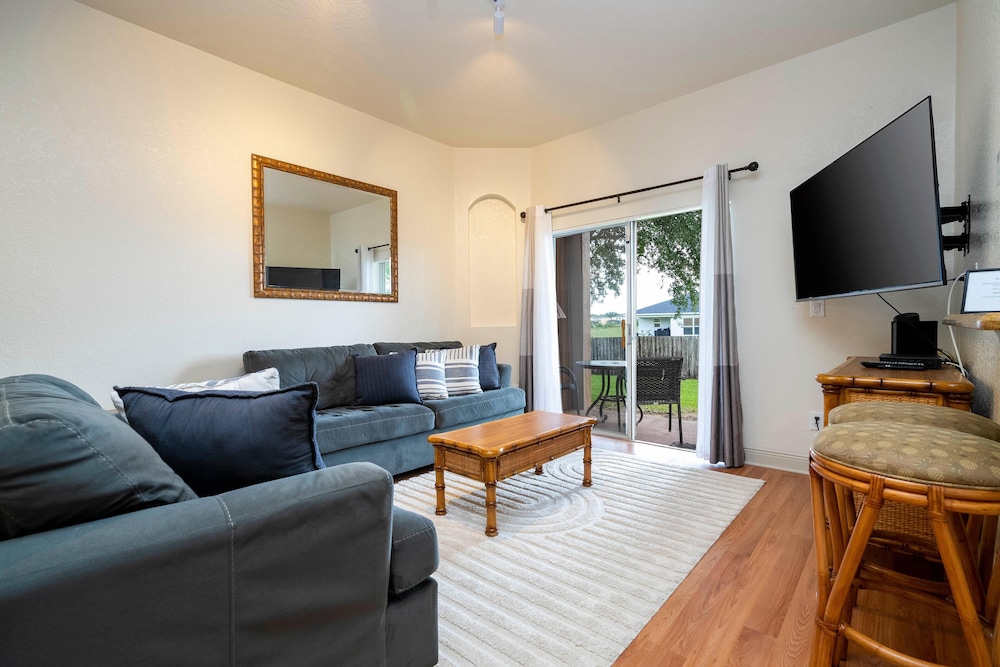 3132 CA - Charming Townhome Retreat