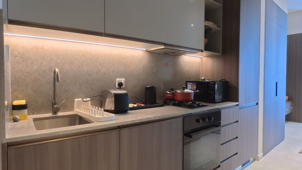 Beverly Boulevard By HMB HOMES