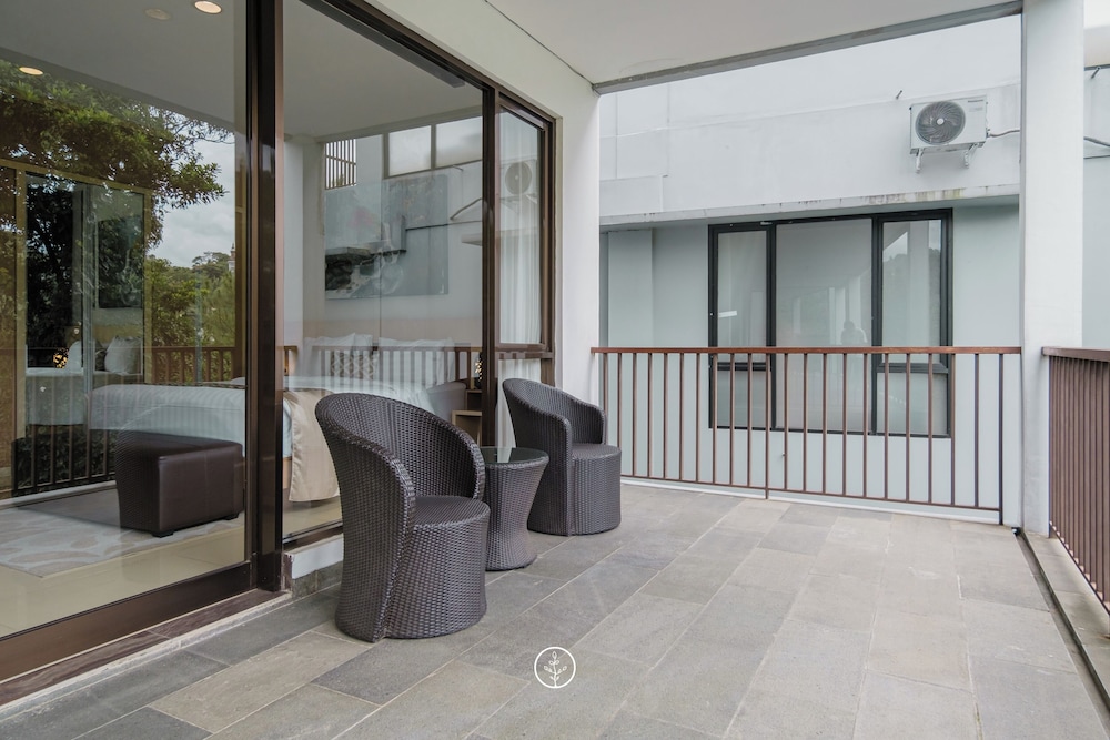 Mentari Hill View 8 BR heated pool and movie room