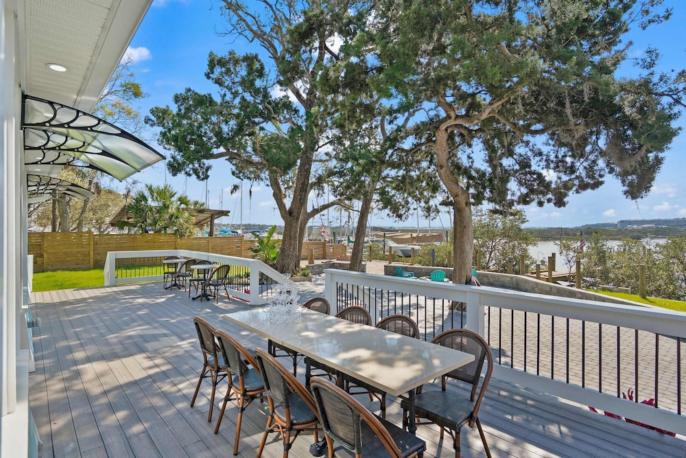 Waterfront Incredible Views Fire pit Renovated