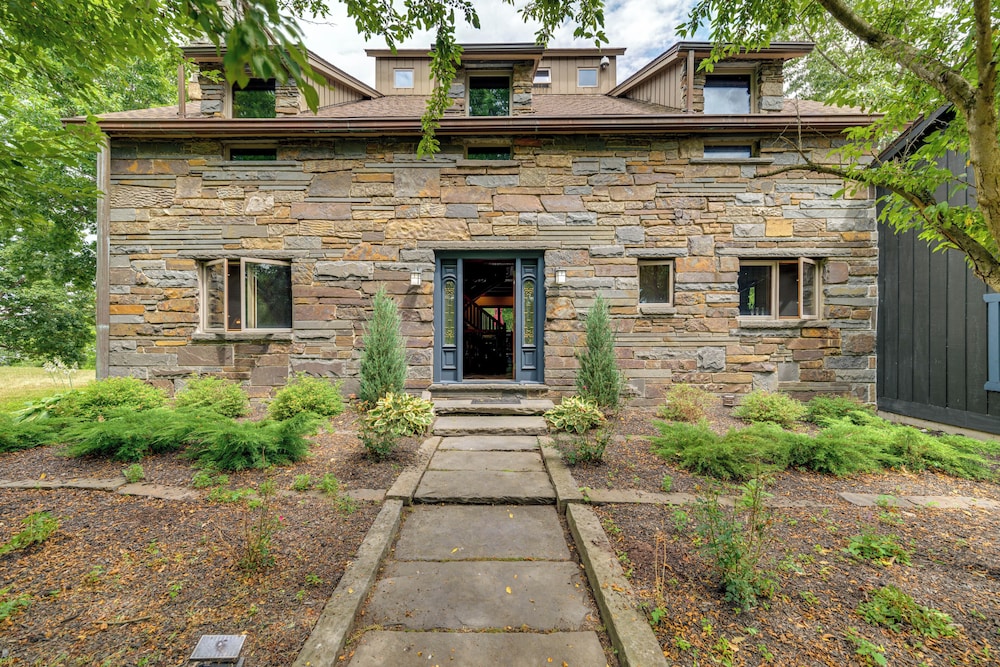 Riverfront Hudson Valley Gem w/ Beach Access!
