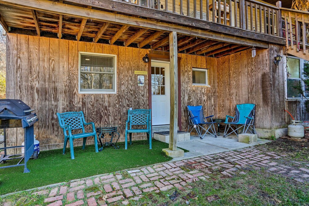 Charming Beacon Apt w/ Fire Pit: Near Hiking! - Property Image 6
