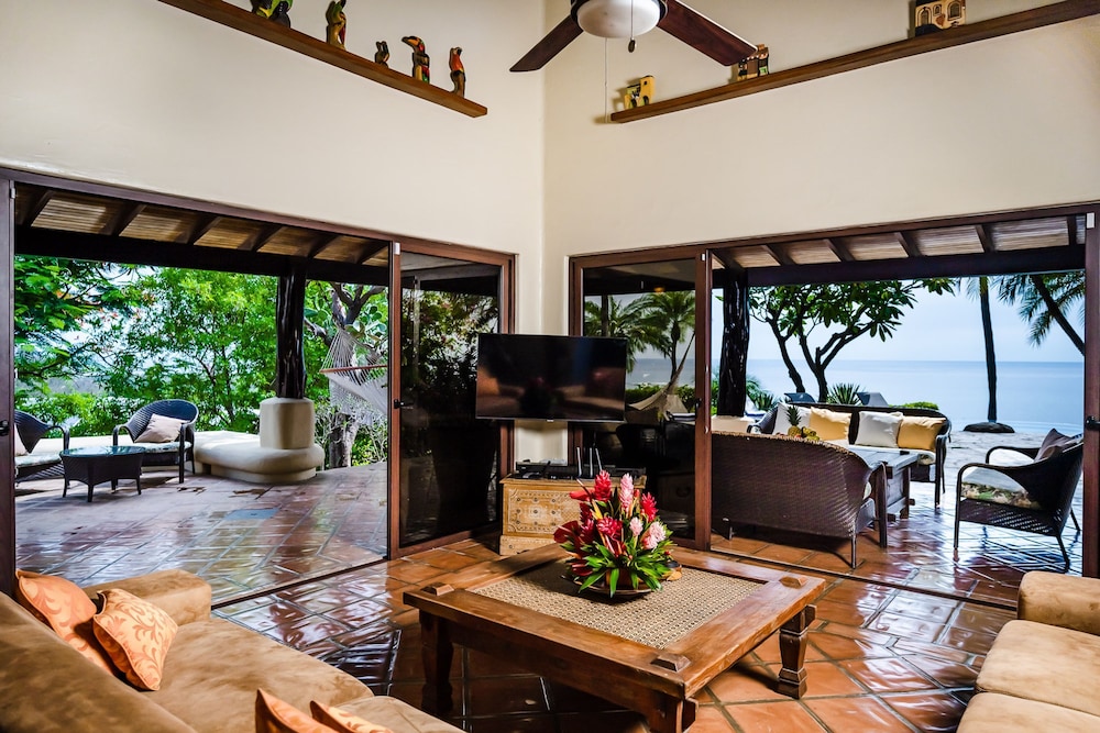 Luxury Villa Hot Tub Ocean Views Fully Staffed