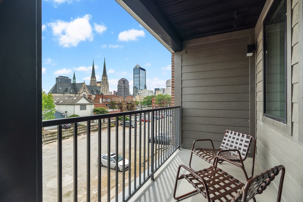 Cozysuites on Mass With Garage Parking 5 view 5