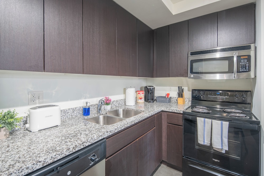 ROVE LIVING/KL - Roosevelt Point