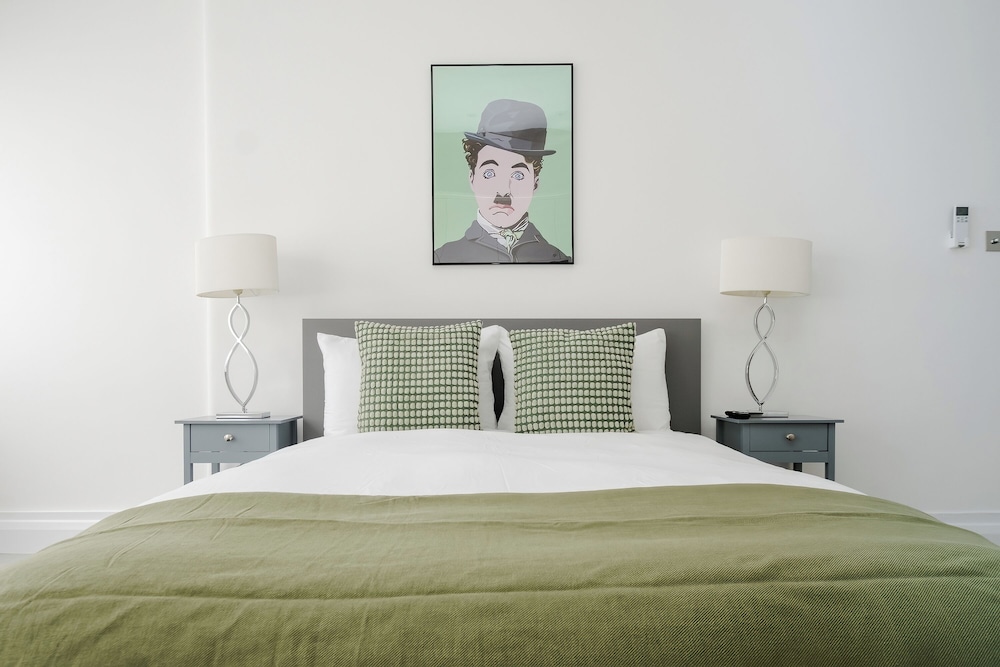 Luxury Oasis in South Kensington WITH AC