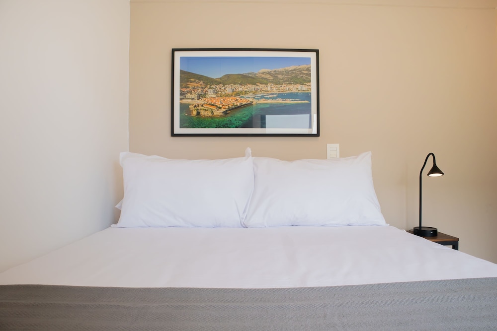 w Lovely 1BR w Balcony in Miraflores